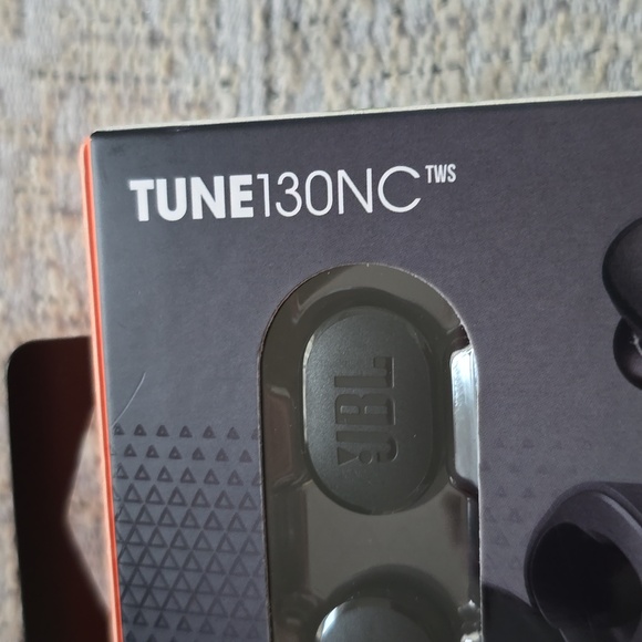 JBL BRAND TUNE 130NC PURE BASS BLUETOOTH SOUND EAR BUDS - Picture 10 of 11